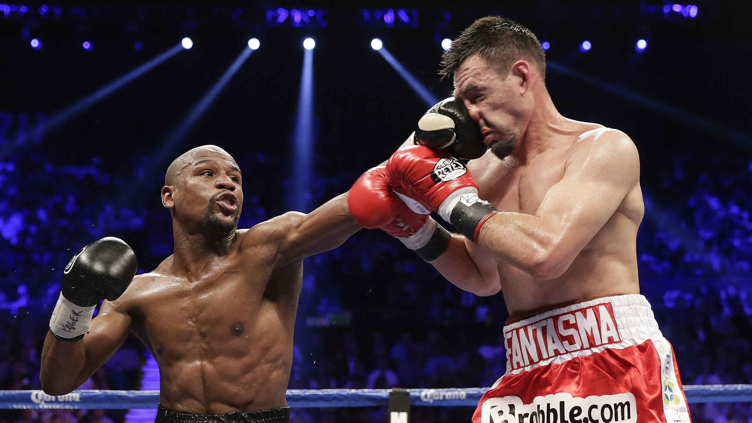 “快艇冲浪：速度与自由的完美碰撞在东三叉湖展开”